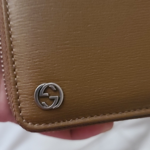 Authentic preloved Gucci zippy long leather wallet - Picture 9 of 16